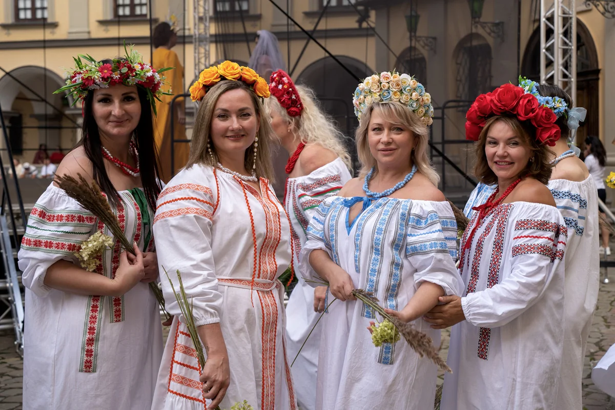 Несвижский замок расцвел: Фестиваль «Кветкі Нясвіжа» собрал тысячи гостей